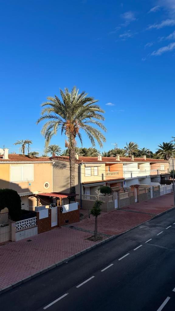 Playa De Los Naufragos Cozy Apartment With Pool Torrevieja Exterior photo